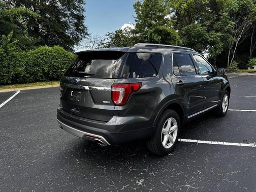 Smoked Quartz Metallic Tinted Clearcoat 2017 Ford Explorer XLT