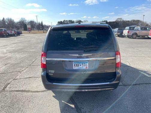 2016 Chrysler Town & Country Touring
