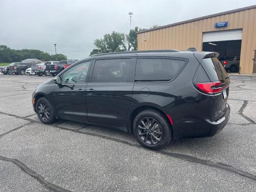 2021 Chrysler Pacifica Touring-L