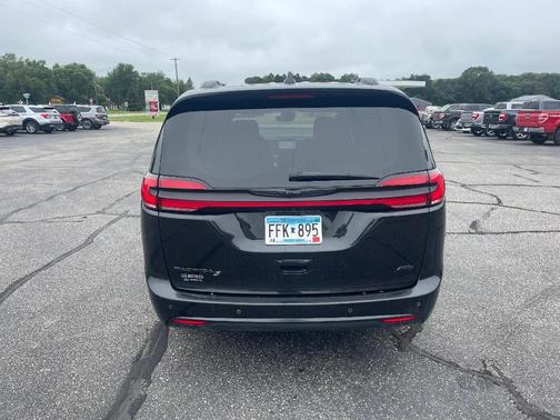 2021 Chrysler Pacifica Touring-L