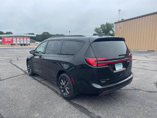 2021 Chrysler Pacifica Touring-L