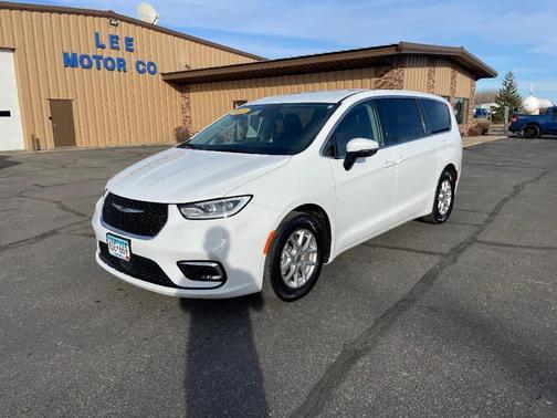 2023 Chrysler Pacifica Touring-L