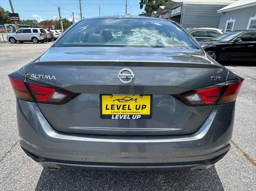 2021 Nissan Altima SR FWD