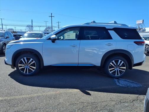 2025 Nissan Pathfinder Platinum 4WD