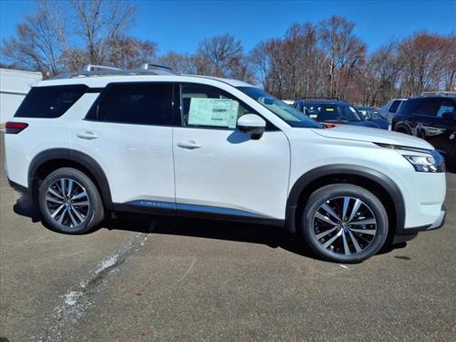 2025 Nissan Pathfinder Platinum 4WD