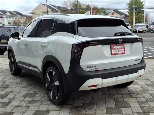 Aspen White Tricoat 2025 Nissan Kicks SR