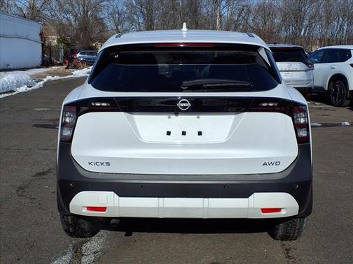 2025 Nissan Kicks SV