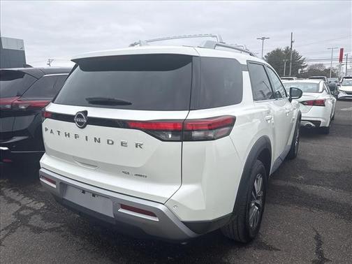 2023 Nissan Pathfinder SL 4WD