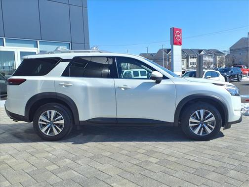 2023 Nissan Pathfinder SL 4WD