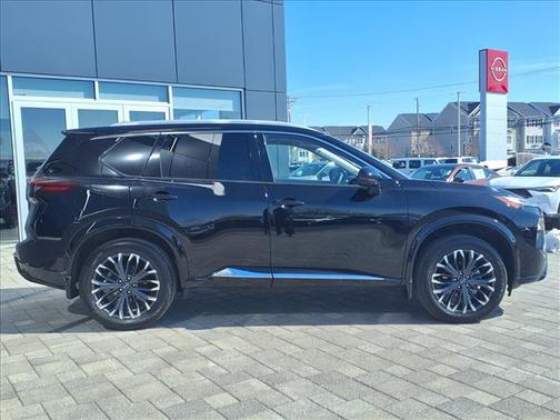 2025 Nissan Rogue Platinum