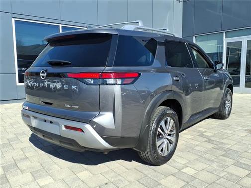 2023 Nissan Pathfinder SL 4WD