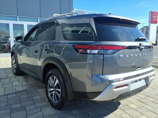 2023 Nissan Pathfinder SL 4WD