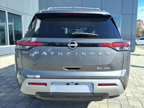 2023 Nissan Pathfinder SL 4WD