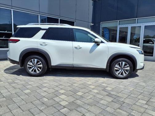 2022 Nissan Pathfinder SL 4WD