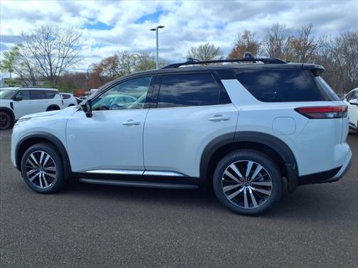 2025 Nissan Pathfinder Platinum 4WD