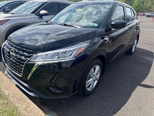Super Black 2023 Nissan Kicks S