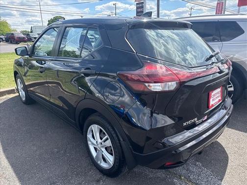 Super Black 2023 Nissan Kicks S