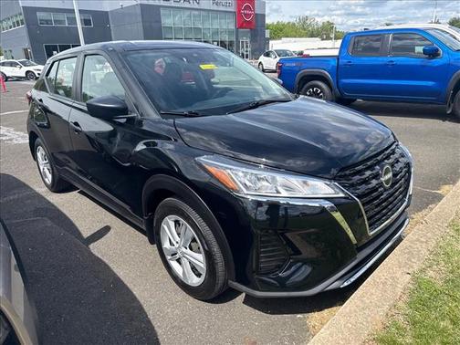 Super Black 2023 Nissan Kicks S