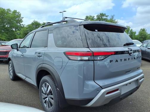 2025 Nissan Pathfinder SL 4WD