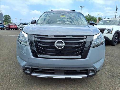 2025 Nissan Pathfinder SL 4WD