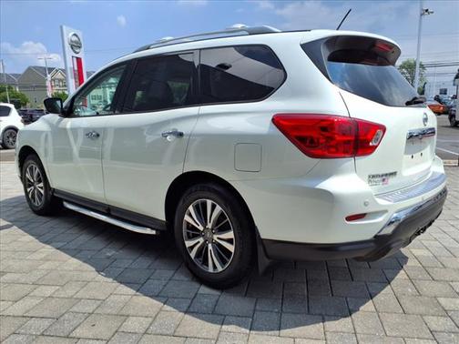 2017 Nissan Pathfinder SL