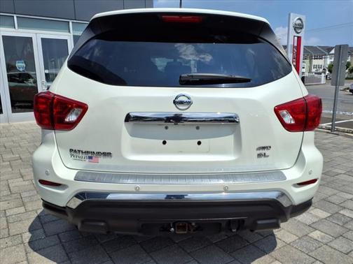 2017 Nissan Pathfinder SL