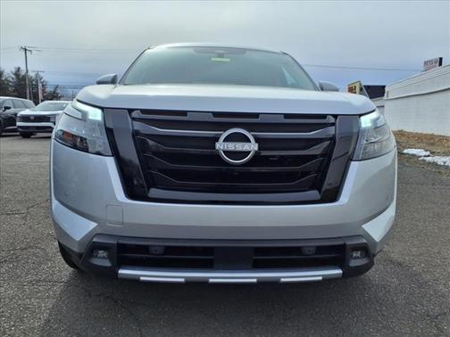 2025 Nissan Pathfinder SL 4WD