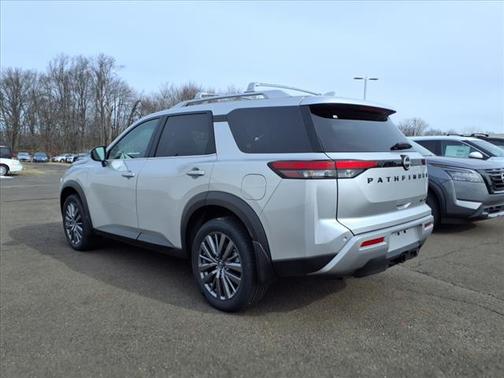 2025 Nissan Pathfinder SL 4WD