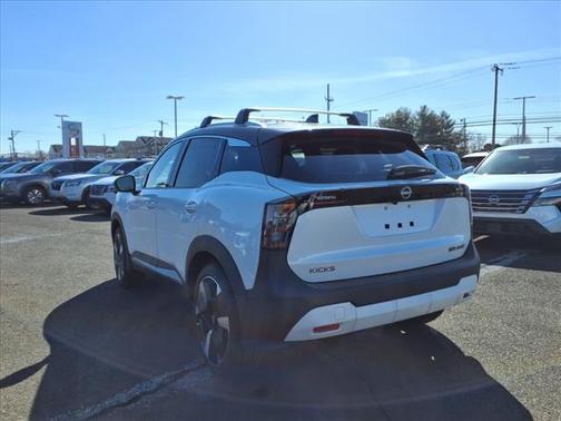 2025 Nissan Kicks SR