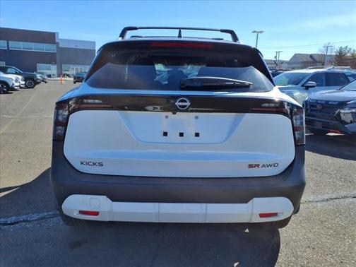 2025 Nissan Kicks SR