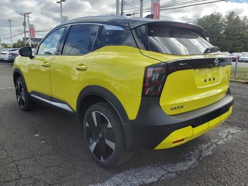 2025 Nissan Kicks SR