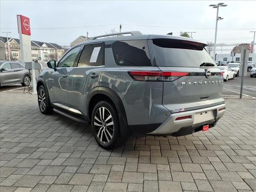 2023 Nissan Pathfinder Platinum 4WD