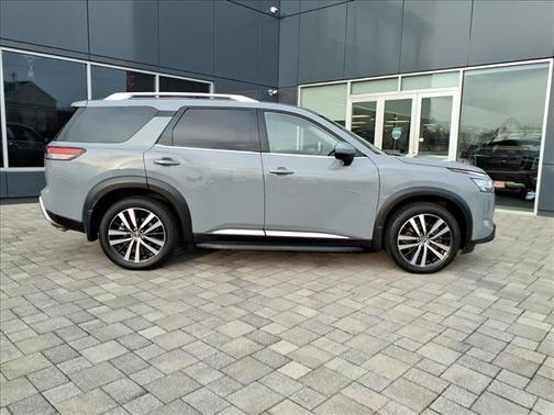 2023 Nissan Pathfinder Platinum 4WD