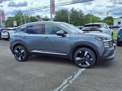 2025 Nissan Kicks SR