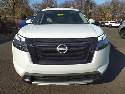 2025 Nissan Pathfinder SL 4WD