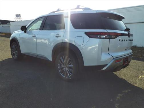 2025 Nissan Pathfinder SL 4WD