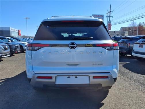 2025 Nissan Pathfinder SL 4WD