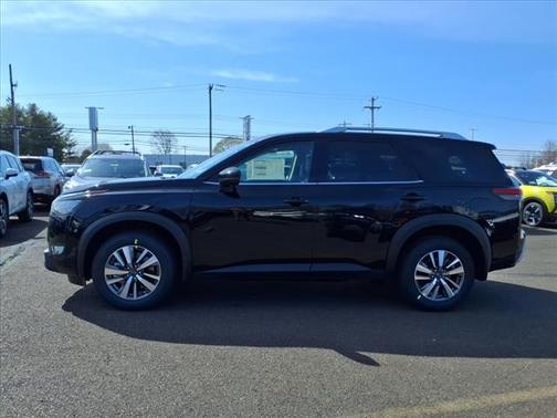 2025 Nissan Pathfinder SL 4WD