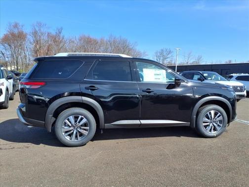 2025 Nissan Pathfinder SL 4WD