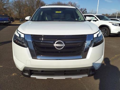 2025 Nissan Pathfinder SL 4WD