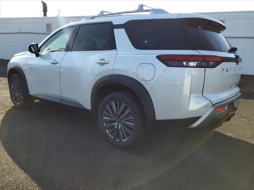 2025 Nissan Pathfinder SL 4WD