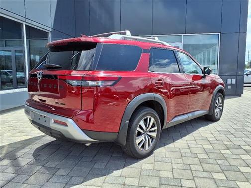 2022 Nissan Pathfinder SL 4WD