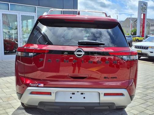 2022 Nissan Pathfinder SL 4WD