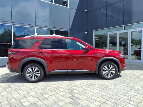 2022 Nissan Pathfinder SL 4WD