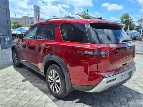 2022 Nissan Pathfinder SL 4WD
