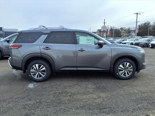 2025 Nissan Pathfinder SL 4WD