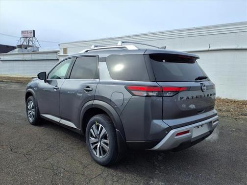 2025 Nissan Pathfinder SL 4WD