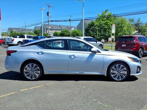 Brilliant Silver Metallic 2023 Nissan Altima 2.5 SL