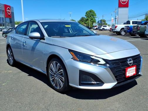 Brilliant Silver Metallic 2023 Nissan Altima 2.5 SL