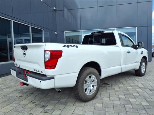 2017 Nissan Titan SV
